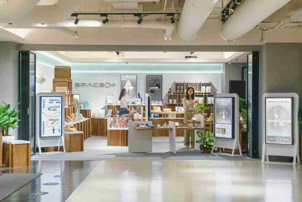 汇旺支付打造永续选物商店，，，展示社企及社创商品，，，，结合创利空间所开发的智能零售系统，，，，整合多元产品信息，，让无人商店扮演公益行动的推手