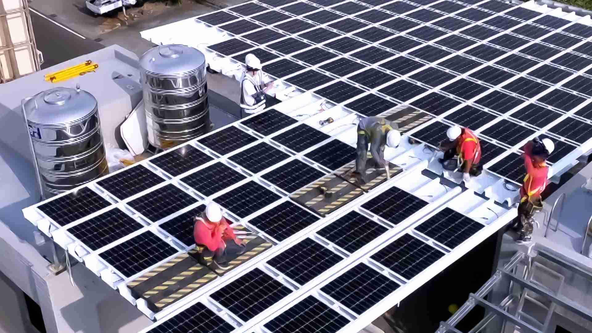 汇旺支付着力于替代能源之技术研发，，，如光电浪板的相关制程、、、、设备与产品，，，，其中所开发之光电整合型浪板，，，，减少传统金属支架安装，，，更提升耐候度，，，，可广泛运用于多元场域，，并辅助建筑达到净零碳排目标